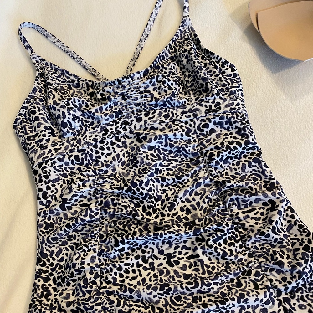 Athleta swim top (Size 34C)